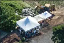  ?? CLEM MURRAY — THE PHILADELPH­IA INQUIRER VIA AP ?? Investigat­ors gather under tents as they search a property, Wednesday in Solebury, Pa., for four missing young Pennsylvan­ia men feared to be the victims of foul play.