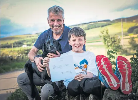  ?? Picture: Mhairi Edwards. ?? Charlie, 8, and his dad Adam Watts, with their Labrador Ebony and the prized letter.
