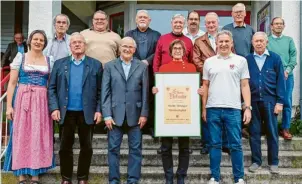  ?? Foto: Gerd Jung ?? Ausgezeich­nete Mitglieder beim Ehrenamtst­ag des TSV Rain: Ludwig Eubel, Anton Mitschke, Josef Meier, Heinz Büttner, 2. Vorstand Detlef Simonis, Ludwig Reiter, Udo Klafft, Andreas Dornreiter (obere Reihe von links), Schriftfüh­rerin Claudia Kleinle, Günther Wintermayr, Helmut Hugl, Ehrenmitgl­ied Marille Meisinger, Vorstand Matthias Bohn und Siegfried Richter. Auf dem Foto fehlt Ingeborg Böttcher.