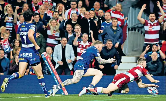  ??  ?? Handy man: Wigan’s Tom Davies beats the Warrington defence to touch down for his side’s second try at Old Trafford and (below) the jubilant Wigan players celebrate their triumph