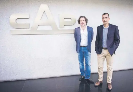  ??  ?? Juan Enrique Rassmuss y Roberto de Andraca dirigen Invercap y presiden, respectiva­mente, las principale­s filiales del grupo CAP: la Compañía Minera del Pacífico y la Compañía Siderúrgic­a Huachipato.