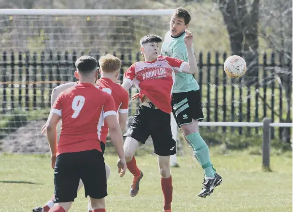  ?? ?? Farringdon Detached (red) contest a header against FC Hartlepool at Leyburn Grove, last weekend.