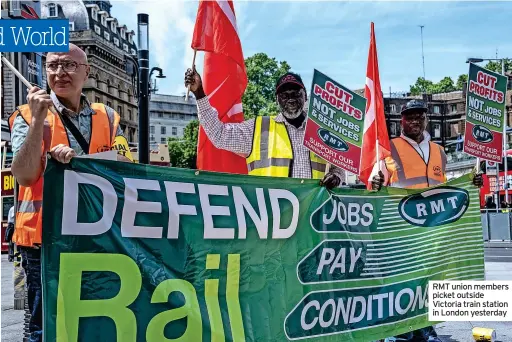  ?? ?? rMt union members picket outside victoria train station in london yesterday
