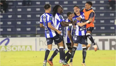  ?? RAFAEL PACHECO ?? Diego González (centro) suma dos partidos con Cartaginés, y frente a Grecia abrió el camino para una victoria crucial, en la fecha cuatro del Torneo de Clausura 2024.