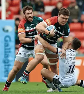  ?? DAVID ROGERS/GETTY IMAGES ?? POWERHOUSE: Tigers’ Jasper Wiese on the charge against Sale Sharks