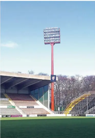  ?? FOTO: THS ?? Die Grotenburg ist nicht Drittliga-tauglich. Ein Mängel: das Flutlicht.