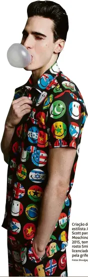  ?? Fotos Divulgação ?? Criação do estilista Jeremy Scott para a Moschino, de 2015, tem o rosto Smiley licenciado pela grife