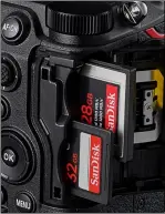  ??  ?? >>
Endlich zweifach bestückt: Die Z 7II ist wie für eine profession­elle Kamera üblich mit zwei Speicherka­rten (XQD & SD) kompatibel.