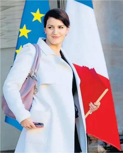  ??  ?? Die französisc­he Staatssekr­etärin für Gleichbere­chtigung Marlène Schiappa befindet sich in Frankreich derzeit zwischen den Fronten: Sie muss sich den Vorwurf gefallen lassen, ihre eigenen Ideale zu verraten.