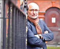  ?? AFP ?? Iranian director Taghi Amirani of the film poses in London.