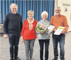  ?? FOTO: MÜNSTERCHO­R ZWIEFALTEN ?? Von links: Chorleiter Volker Schneider, Christa Schwendele, Rosemarie Sandner, Rupert Weber.