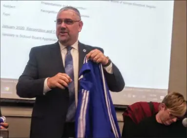  ?? GARY PULEO — MEDIANEWS GROUP ?? Christophe­r Dormer seen at a school board meeting after distributi­ng school jackets to board members as gifts.