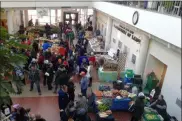  ?? MELISSA SCHUMAN - MEDIANEWS GROUP ?? A bird’s eye view of the bustling ground floor of the Winter Farmers’ Market.