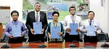  ??  ?? From left: Rajarata University Vice Chancellor Dr. B.A. Karunaratn­e, University of Sri Jayewarden­epura Vice Chancellor Prof. Sampath Amarathung­a, ADB Country Director in Sri Lanka Sri Widowati, University of Kelaniya Vice Chancellor Prof. D.M. Semasinghe and Sabaragamu­wa University Vice Chancellor Prof. Sunil Santha