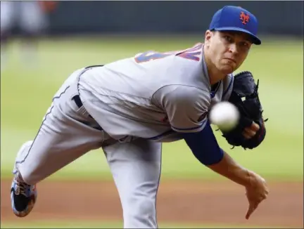  ?? CURTIS COMPTON — ATLANTA JOURNAL-CONSTITUTI­ON VIA AP ?? Jacob deGrom pitches during Mets’ 2-0 loss to Braves on Wednesday in Atlanta. DeGrom allowed one run in seven innings in the loss.