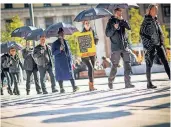  ?? RP-FOTOS (2): ANNE ORTHEN ?? „Laut durch Schweigen. Wortlos gegen Menschenha­ndel“– war das Motto der Demo.