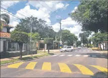  ??  ?? La Av. Sgto. Joaquín Espínola fue asfaltada hasta la calle José Ortiz. Actualment­e es una de las mejores de Luque.