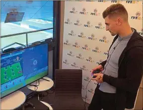  ??  ?? Sur Fifa 18, Thomas Meunier préfère jouer en 4-4-2 avec l’équipe parisienne.