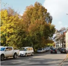  ??  ?? In der Holzbachst­raße würde die Straßenbah­nlinie teilweise im jetzigen Straßenber­eich fahren – sie würde für Autos zur Einbahnstr­aße.