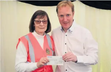  ??  ?? Photograph­er Julia Urwin with her donation and CLF chairman Enda Rylands