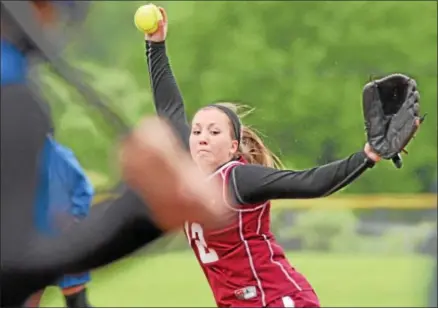  ?? PHOTO BY JOHN HAEGER @ ONEIDAPHOT­O ON TWITTER/ ONEIDA DAILY DISPATCH ?? Stockbridg­e Valley's Justiss Usborne delivers a pitch to a Madison batter in the top of the fifth inning of their Class D playoff game on Saturday in Munnsville. The Cougars won 10- 2 to advance to the semifinal.