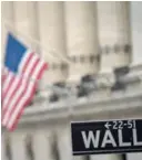  ?? BRYAN R. SMITH / AFP ?? Wall Street al alza después de varios días de pérdidas. Los índices bursáties subían al ritmo del 1% al medio día.