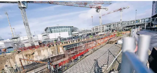  ?? RP-FOTO: ANNE ORTHEN ?? Am Flughafen wird die neue U-Bahn-Linie gebaut.