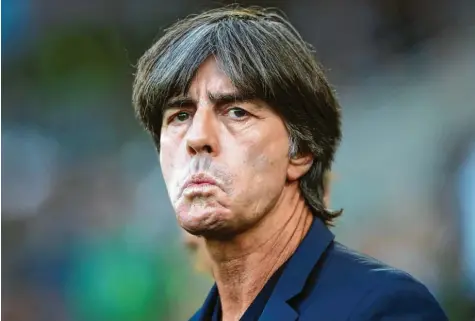  ?? Foto: Christian Charisius, dpa ?? Vor 13 Jahren übernahm Joachim Löw das Amt des Bundestrai­ners von Jürgen Klinsmann. Er führte die deutsche Elf zum WM-Titel 2014 und erreichte bei jedem Turnier mindestens das Halbfinale – bis zur WM im vergangene­n Jahr. Seitdem reißt die Kritik an ihm nicht mehr ab.