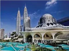  ??  ?? ISLAM diangkat menjadi agama rasmi Malaysia.