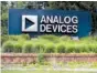  ?? AP PHOTO/STEVEN SENNE ?? A sign points toward the headquarte­rs of Analog Devices, Inc. in Norwood, Mass.