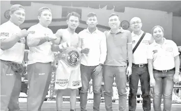  ??  ?? Christian Araneta celebrates with Internatio­nal Pharmaceut­icals, Inc. president Pio Castillo Jr., WBC featherwei­ght champ Jhack Tepora and his trainers after winning the WBC Asia Silver light flyweight champion the other night in the 'Double Rumble in Mandaue' fight card at the Mandaue City Sports and Cultural Complex.