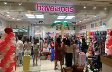  ??  ?? THE new Havaianas shop @ Abreeza Mall