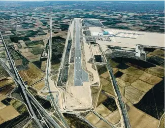  ??  ?? Imagen aérea del aeropuerto de Teruel.