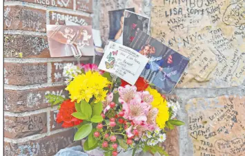  ?? Justin Ford Getty Images ?? Flowers left by fans at Graceland to pay respects to Lisa Marie Presley, who died last week at 54. Presley will be remembered in a public memorial at Graceland on Sunday.