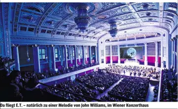  ??  ?? Da fliegt E.T. – natürlich zu einer Melodie von John Williams, im Wiener Konzerthau­s