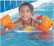  ?? FOTO: SEFAN ZELL, BUKI ?? Das Roma-Kind Patricia in einem Aqua-Park.