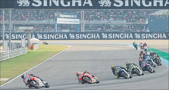  ?? FOTO: AP ?? El primer Gran Premio de Tailandia ha sido alabado por los pilotos Los fans han aplaudido a rabiar a todos por igual y han batido el récord de espectador­es de 2018 en un fin de semana