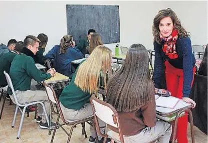  ?? (CLAUDIO MINOLDO) ?? Orientació­n agrotécnic­a. Rosana Bergagna, en el colegio Pío León, que dirigió durante 13 años.