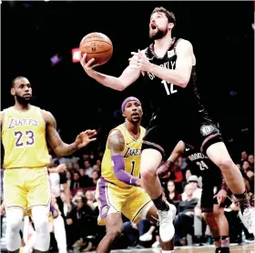  ?? AP FOTO ?? SIX IN A ROW. Joe Harris (right) finished with 19 points in Brooklyn’s fivepoint win over the Lakers.