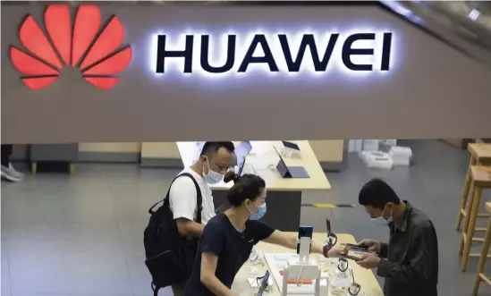  ?? Bild: Ng Han Guan/ap/tt/arkiv ?? kinesiska Huawei och den mindre konkurrent­en Zte har portats som underlever­antörer till de operatörer som vill bygga upp sveriges 5g-nät.