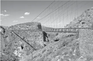  ??  ?? MAPIMÍ, Dgo. (OEM).- El Puente de Ojuela es uno de los grandes atractivos que ofrece el Pueblo Mágico de Mapimí.