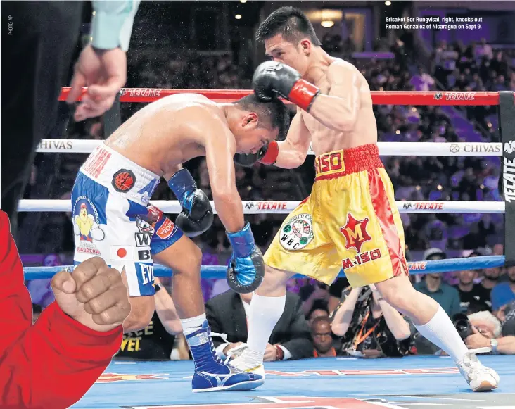  ??  ?? Srisaket Sor Rungvisai, right, knocks out Roman Gonzalez of Nicaragua on Sept 9.