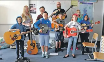  ?? 01_B31feis04 ?? Findlay Napier taught the guitar workshops.