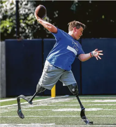  ?? Karen Warren / Staff photograph­er ?? Calder Hodge was born without tibia bones. At age 2, his parents made the difficult decision to amputate both of his legs. But that hasn’t stopped the 14-year-old from chasing his dream of becoming a quarterbac­k.