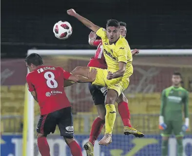  ?? GABRIEL BOIA ?? ▶▶ El filial amarillo se vio superado por un penalti en la segunda parte cuando tenía el control del encuentro.