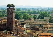  ??  ?? Gallery Dall’alto: la cattedrale di San Cerbone di Massa Marittima; il Tino di Moscona a Grosseto e la Torre Guinigi a Lucca