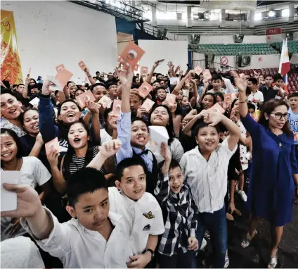  ?? SUNSTAR FOTO / AMPER CAMPAÑA ?? SPECIAL DAY. UC athletic director Jessica Jawad-Honoridez (right) joins the athletes and some parents during their recognitio­n day.