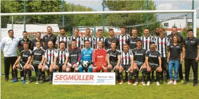  ?? Foto: Otmar Selder ?? Die Fußballer des TSV Friedberg feierten in der Saison 2018/19 die Meistersch­aft in der Kreisliga Ost und damit den Aufstieg in die Bezirkslig­a – es war der zweite Aufstieg der Friedberge­r in Serie.