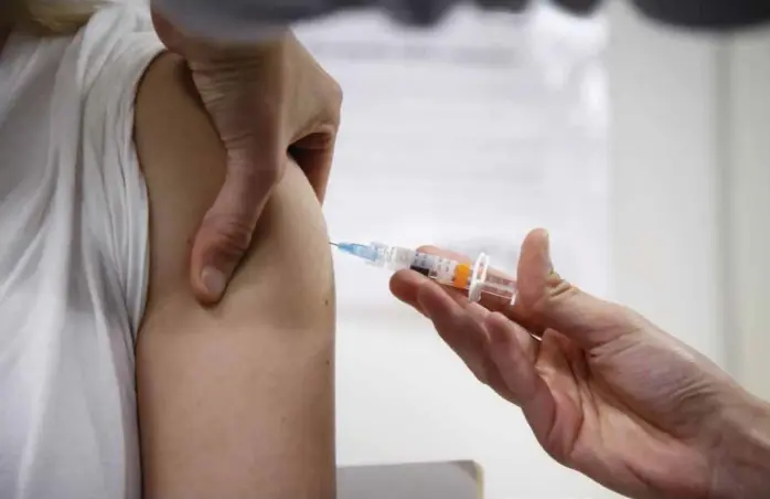  ?? FOTO: HEIKO JUNGE ?? Et kinesisk selskap har produsert 250.000 doser ineffektiv vaksine mot difteri, stivkrampe og kikhoste.