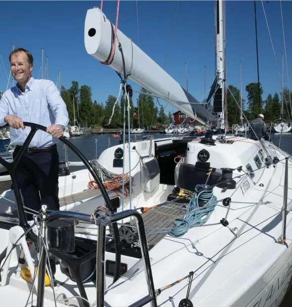  ?? FOTO: NIKLAS TALLQVIST ?? Martin Estlander ser flera likheter mellan havet och finansmark­naden. – Båda är svåra att förutse och befinner sig i ständig förändring.